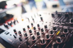 噤声特朗普,让“言论自由”情何以堪