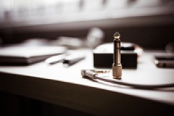 用“闭关锁国、落后挨打”来掩盖罪行?